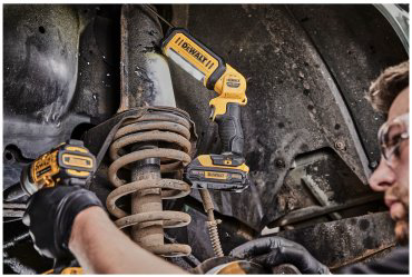 DeWALT фонарь-прожектор DCL050-XJ питание от аккумулятора купить,NaN