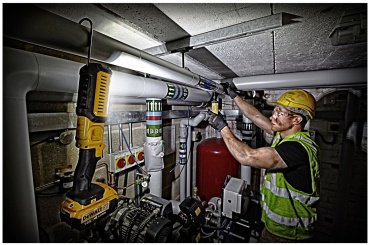 DeWALT фонарь-прожектор DCL050-XJ питание от аккумулятора купить,NaN