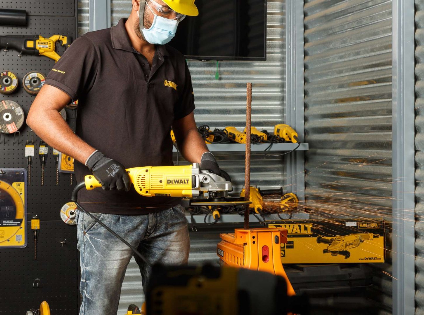 Шлифмашина угловая DeWALT DWE492S купить,0