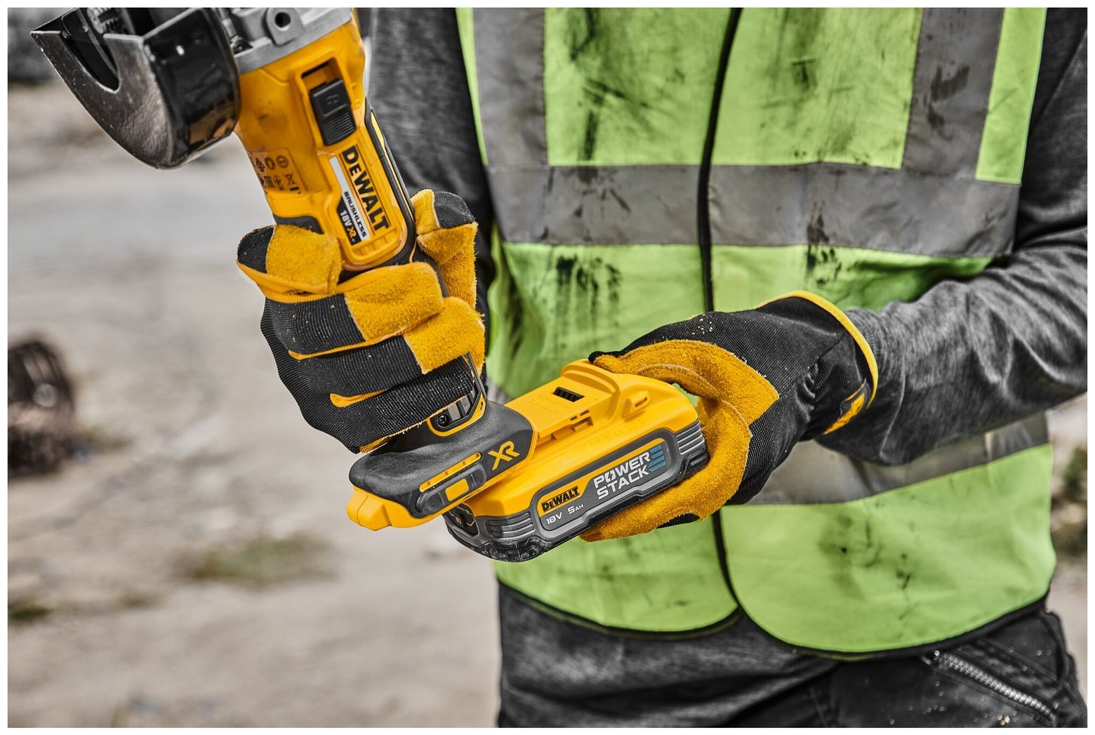 Шлифмашина угловая DeWALT DCG405H2T-QW купить,0