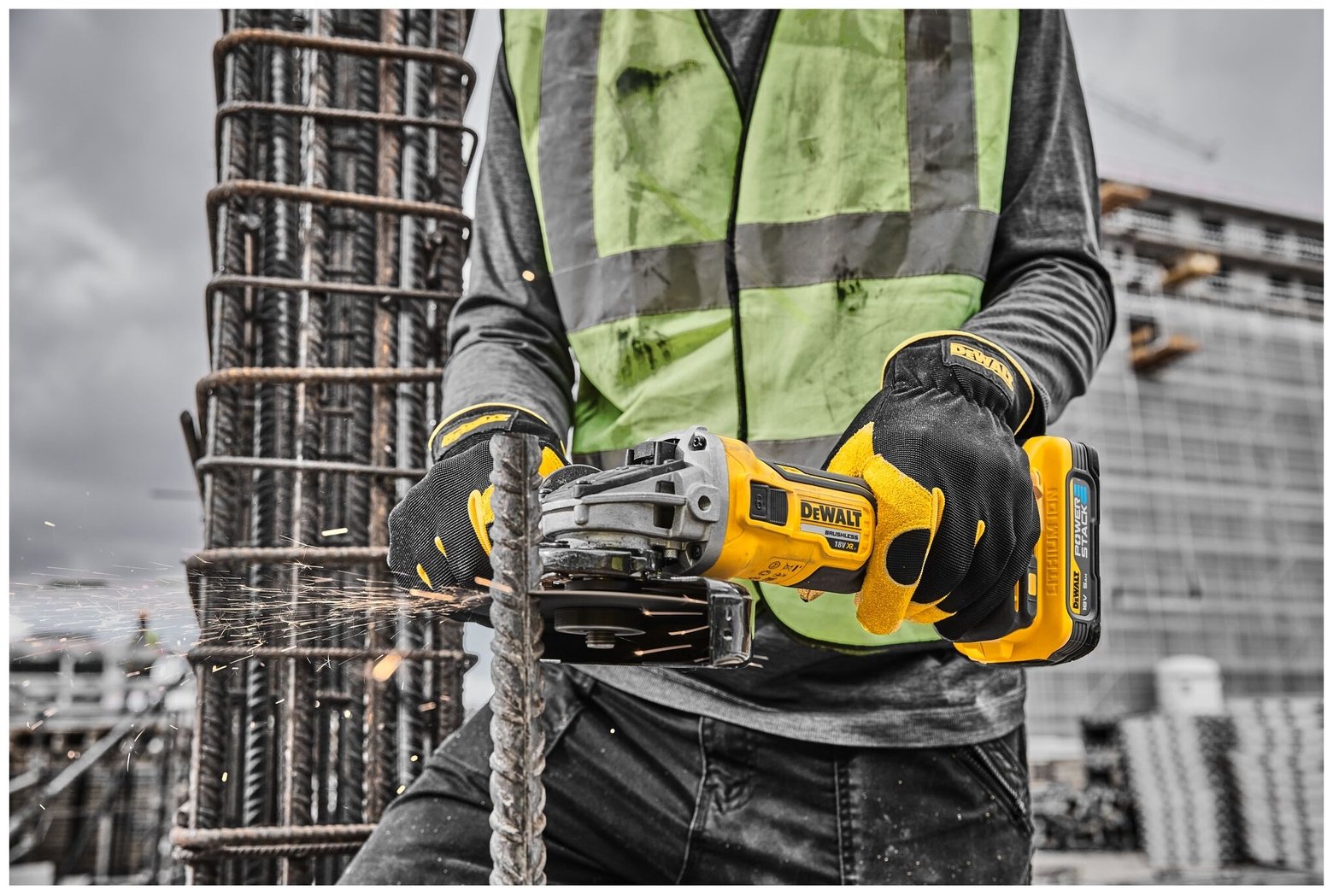 Шлифмашина угловая DeWALT DCG405H2T-QW купить,0