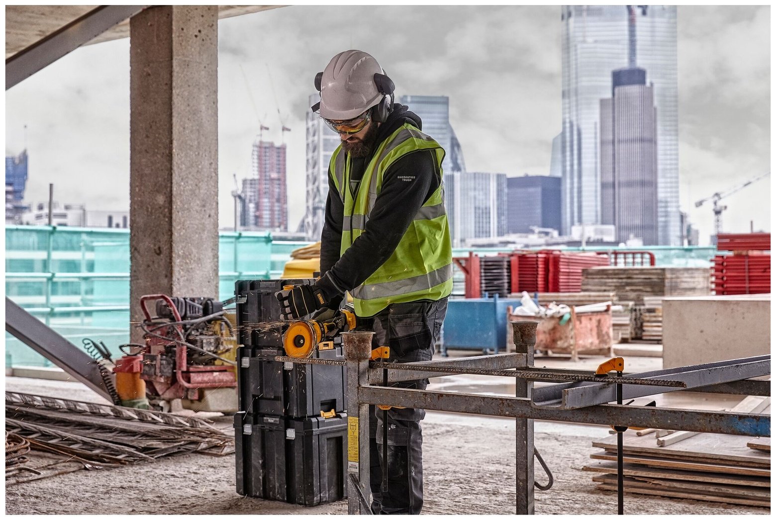 Шлифмашина угловая DeWALT DCG418T2-QW - ForteMarket Шлифмашина угловая DeWALT DCG418T2-QW купить,0