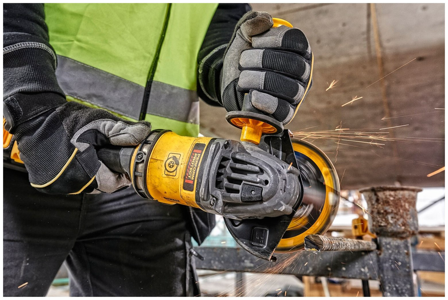 Шлифмашина угловая DeWALT DCG418T2-QW купить,NaN