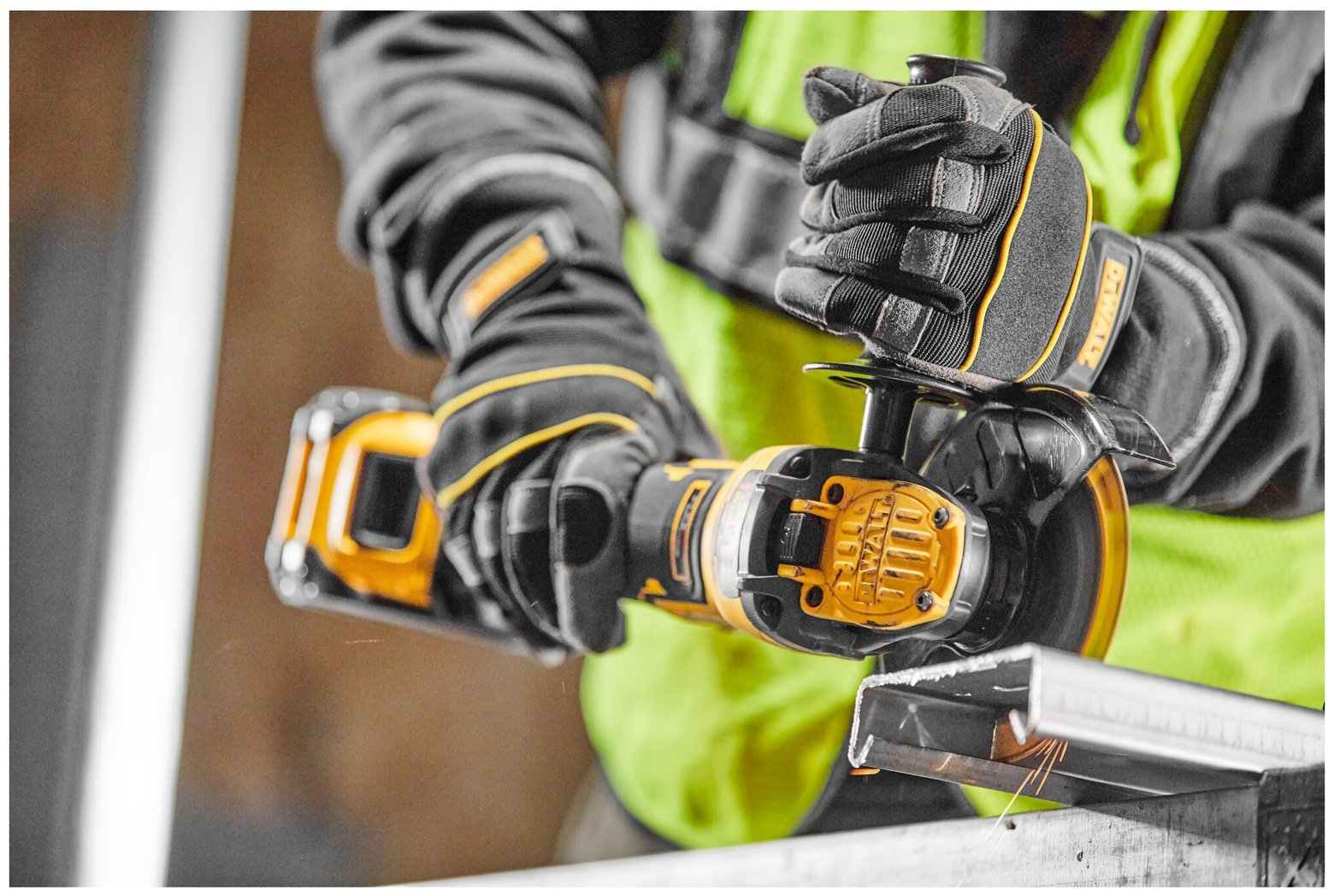Шлифмашина угловая DeWALT DCG409VST1-QW купить,NaN