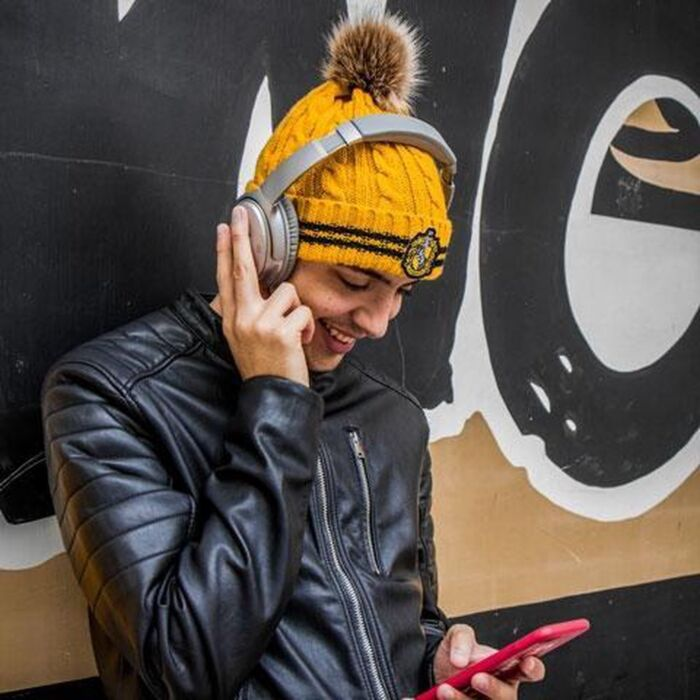 Шапка Гарри Поттер Pom-Pom Beanie Хаффлпаффа купить,NaN