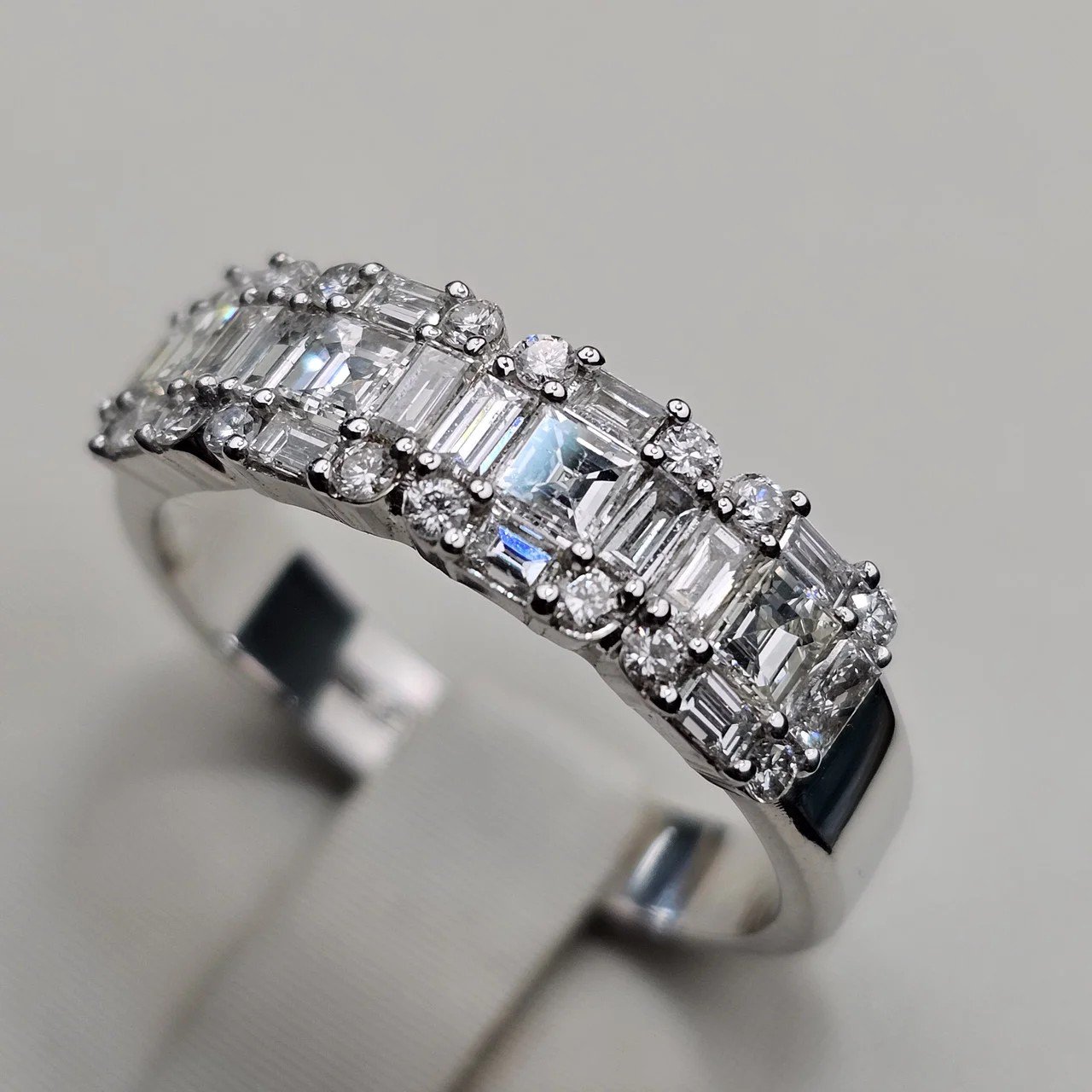 Кольцо Deimantas  111244933 18,5р 4,68гр 1,44ct. купить,NaN