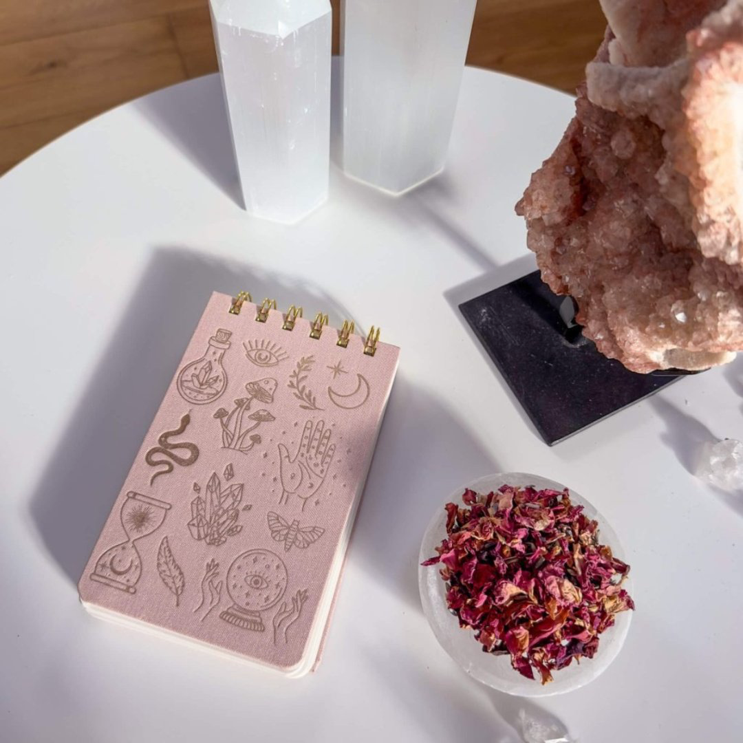 Блокнот Designworks Ink Mystic Icons, A6, 80 л, розовый купить,NaN