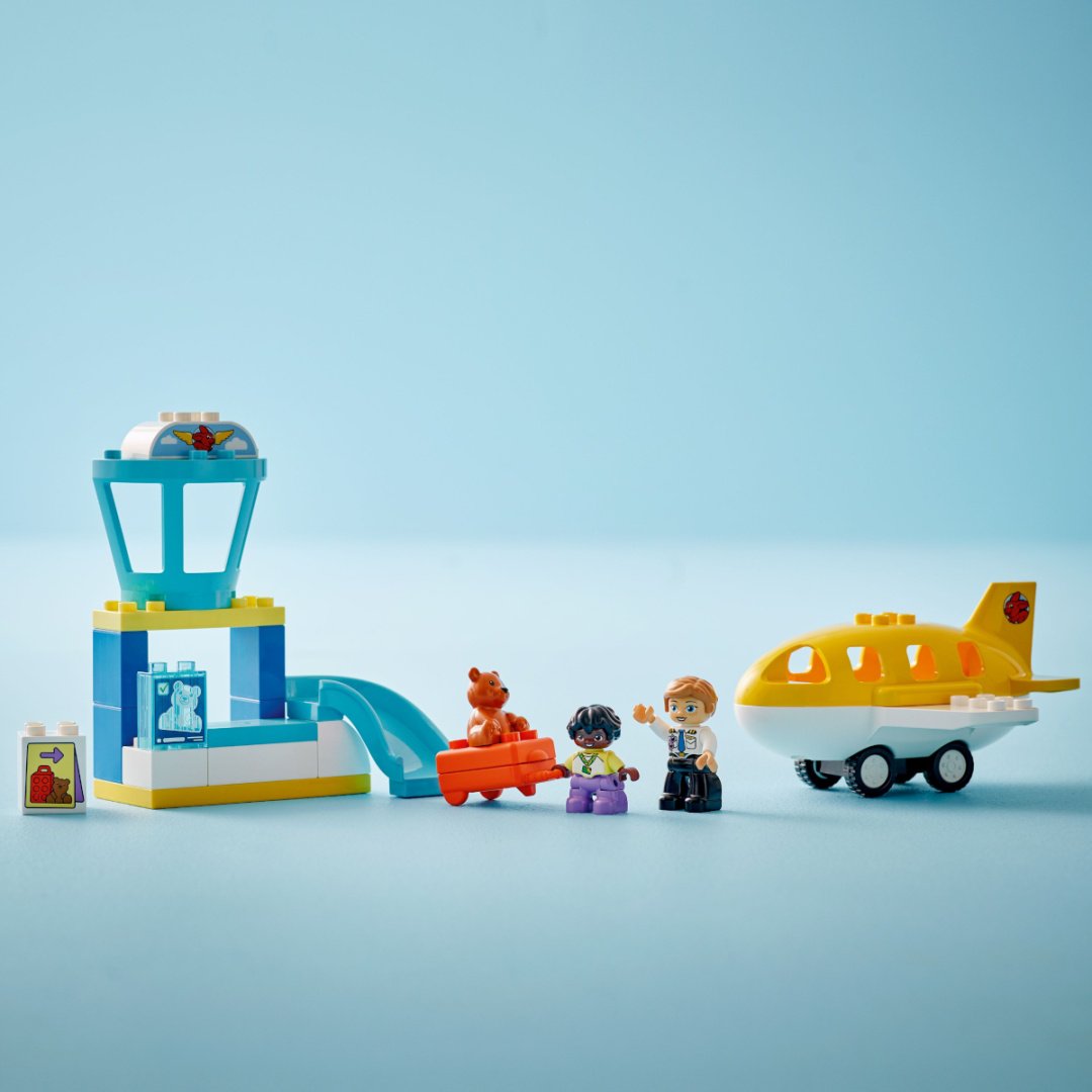 Конструктор LEGO Первый визит в аэропорт DUPLO, деталей 23 шт