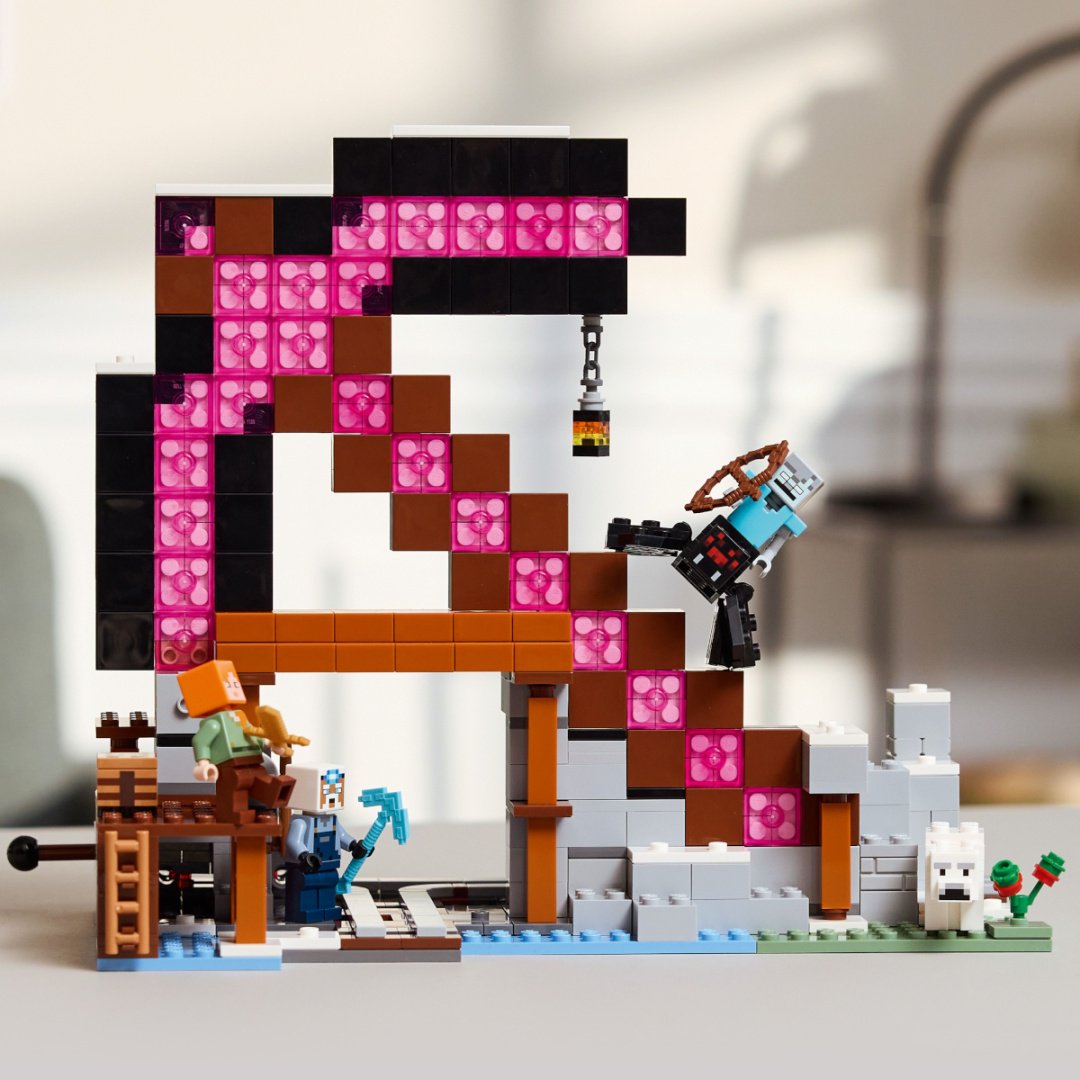 Конструктор LEGO Minecraft, деталей 530 шт