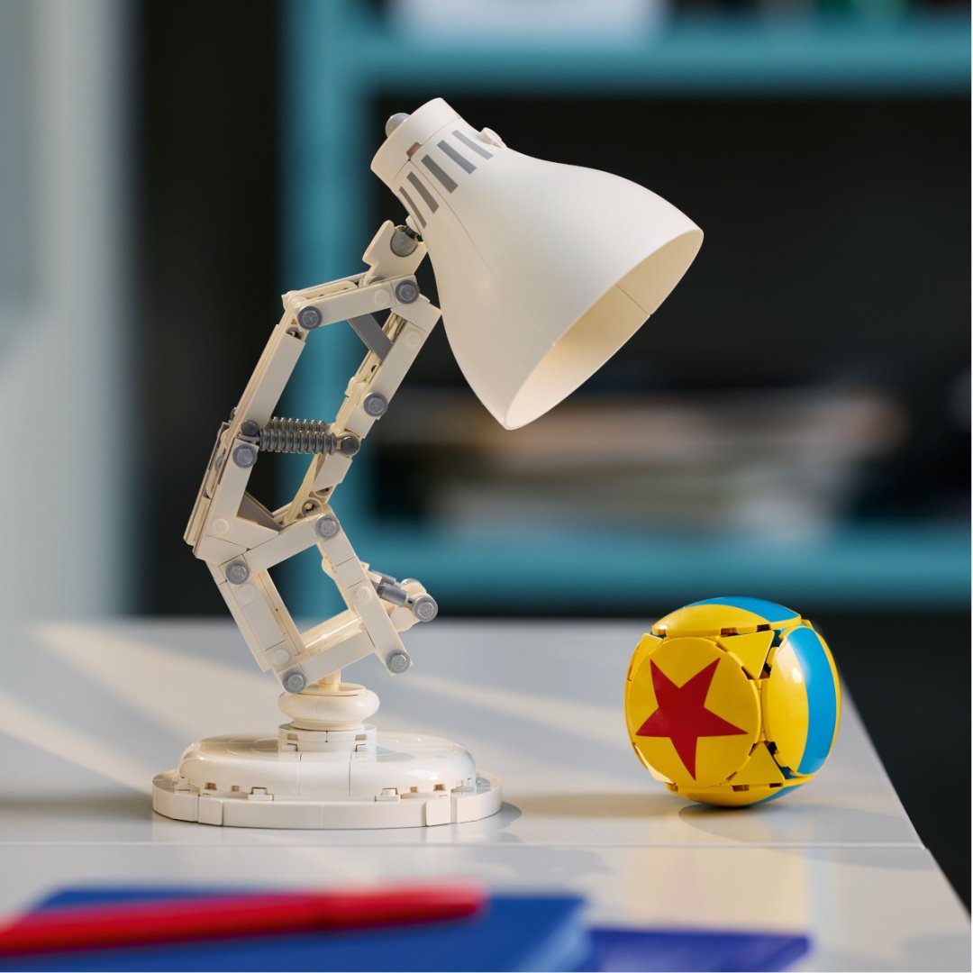 Конструктор LEGO Люксо младший Disney Pixar, деталей 613 шт