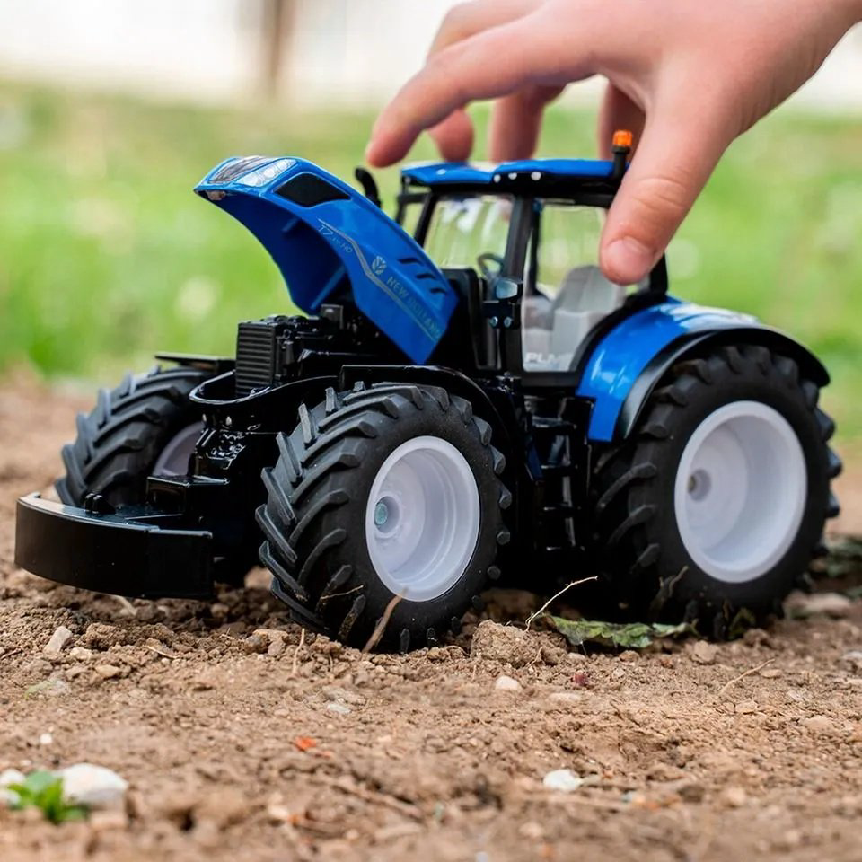Спецтехника Bruder Трактор New Holland T7.315 HD черный, синий