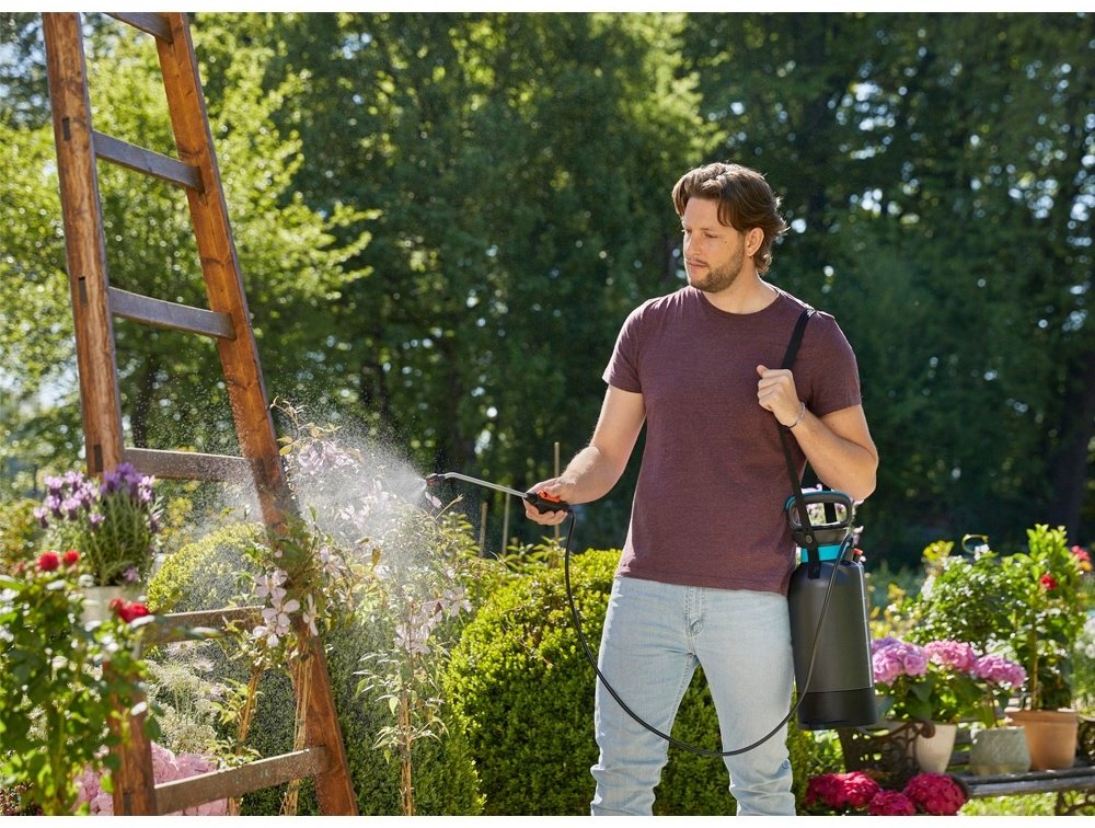 Опрыскиватель GARDENA механический 11130-20 - ForteMarket Опрыскиватель GARDENA механический 11130-20 купить,0