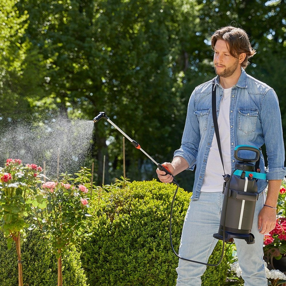 Опрыскиватель GARDENA механический 11138-20 - ForteMarket Опрыскиватель GARDENA механический 11138-20 купить,0