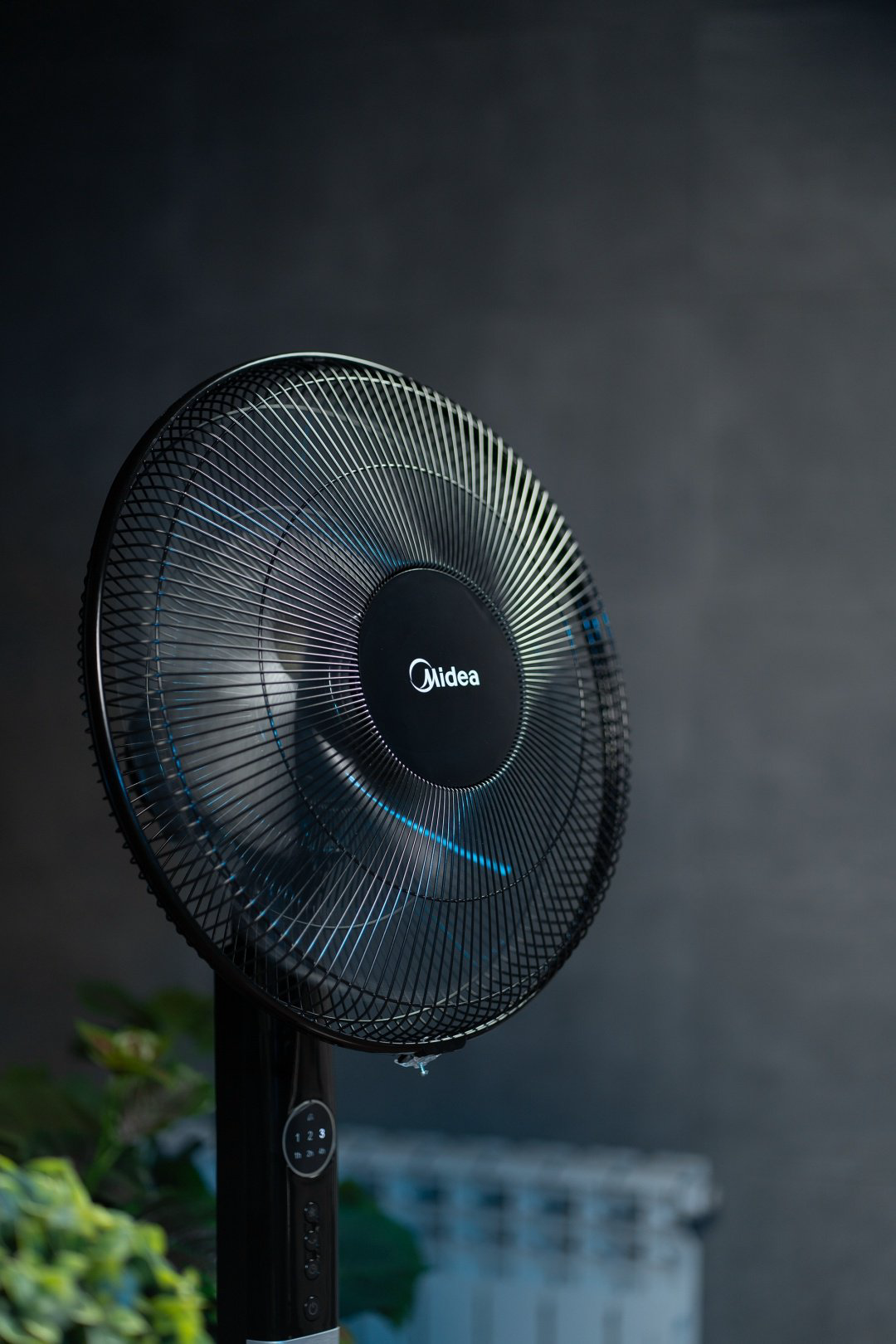 Вентилятор Midea FS4070D черный, стальной купить,NaN