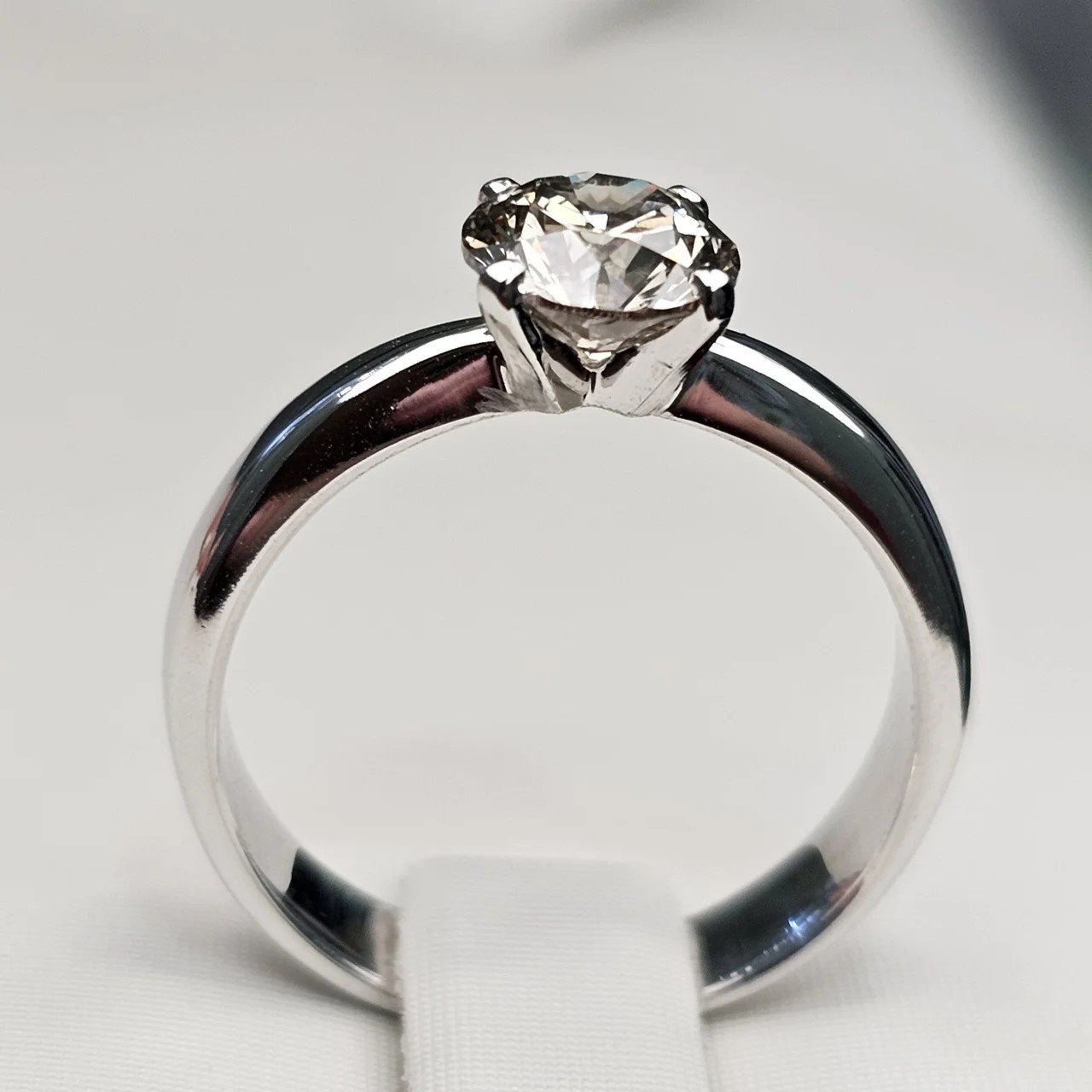 Кольцо Deimantas 111471798 16,5р 3,24гр 1,10ct. купить,NaN