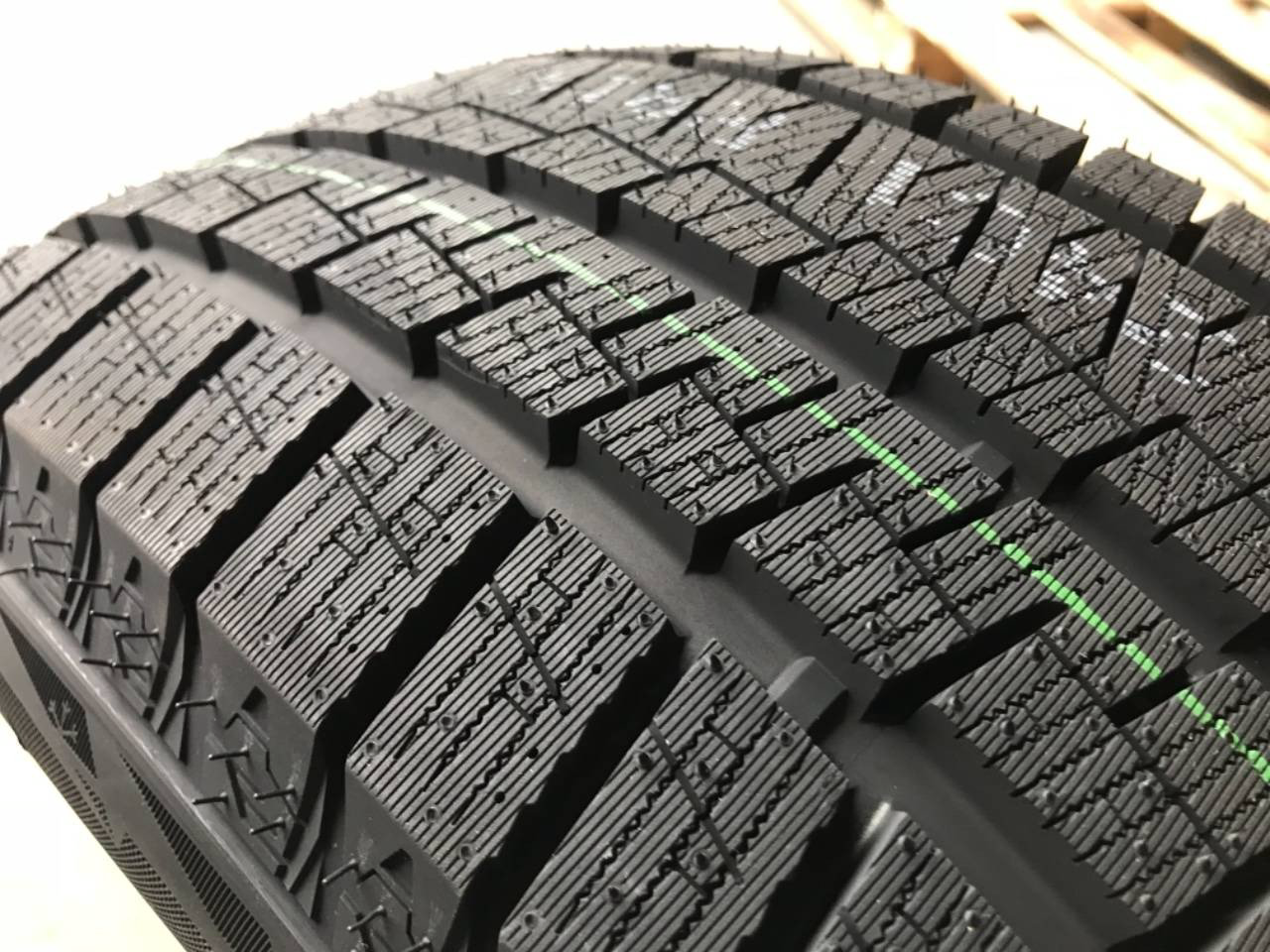 Шина Habilead AW33 215/70 R16 XL 100T зимняя купить,36270