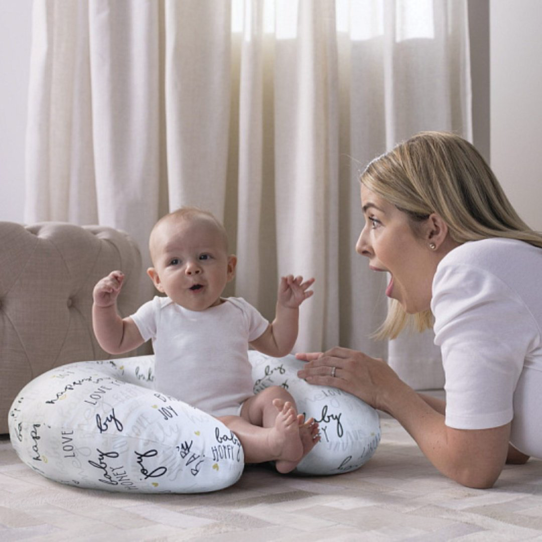 Подушка для кормления Chicco 48x52 см, холлофайбер купить,NaN