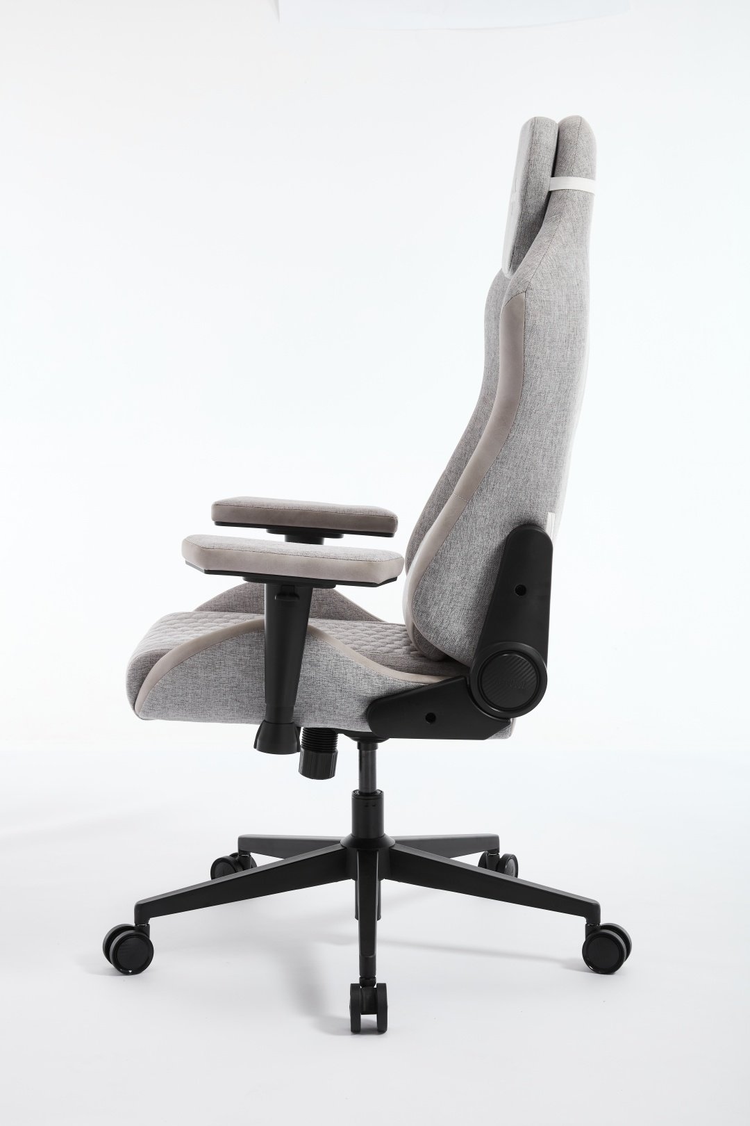 Игровое кресло AeroCool CROWN Loft Light Grey, черный, серый