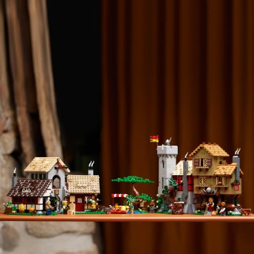 LEGO Средневековая городская площадь Icons 10332, деталей 3304 шт