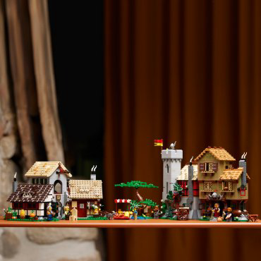 LEGO Средневековая городская площадь Icons 10332, деталей 3304 шт купить,NaN