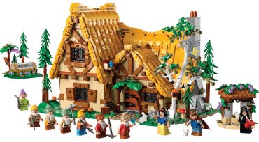 LEGO Домик Белоснежки и семи гномов Disney Princess 43242, деталей 2228 шт