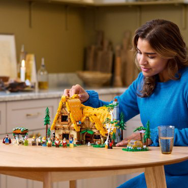 LEGO Домик Белоснежки и семи гномов Disney Princess 43242, деталей 2228 шт купить,NaN