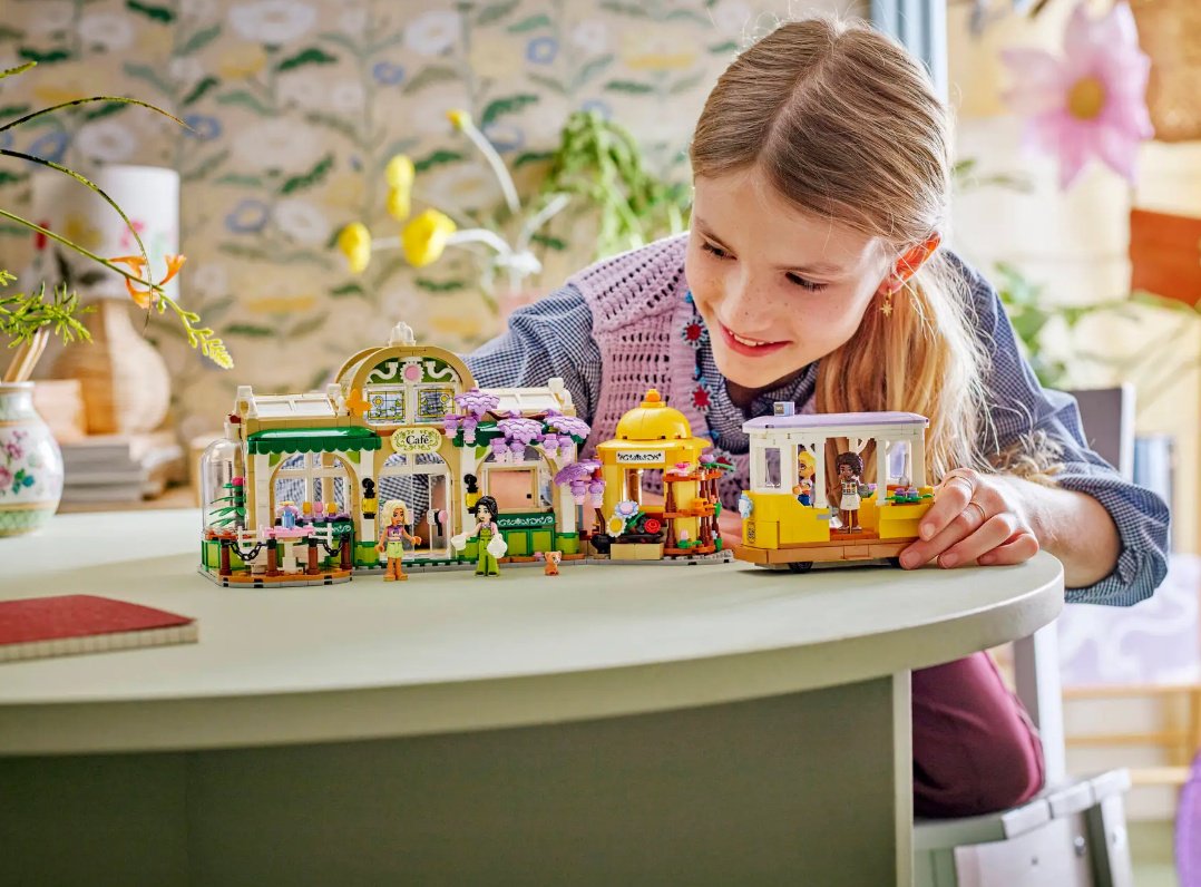 Конструктор LEGO Friends Plant cafe and flower shop, деталей 1138 шт купить,0