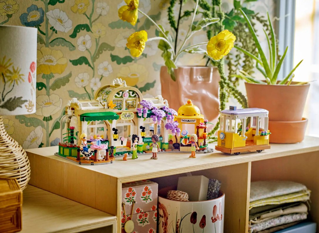 Конструктор LEGO Friends Plant cafe and flower shop, деталей 1138 шт купить,0