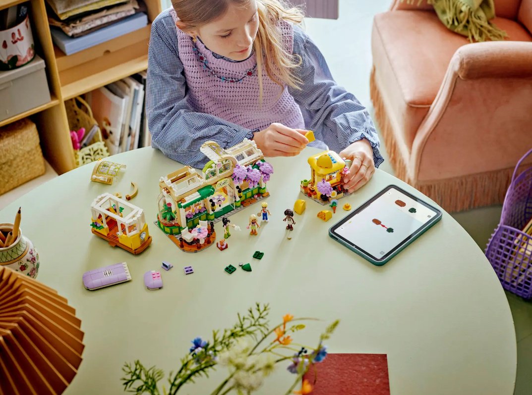 Конструктор LEGO Friends Plant cafe and flower shop, деталей 1138 шт купить,0