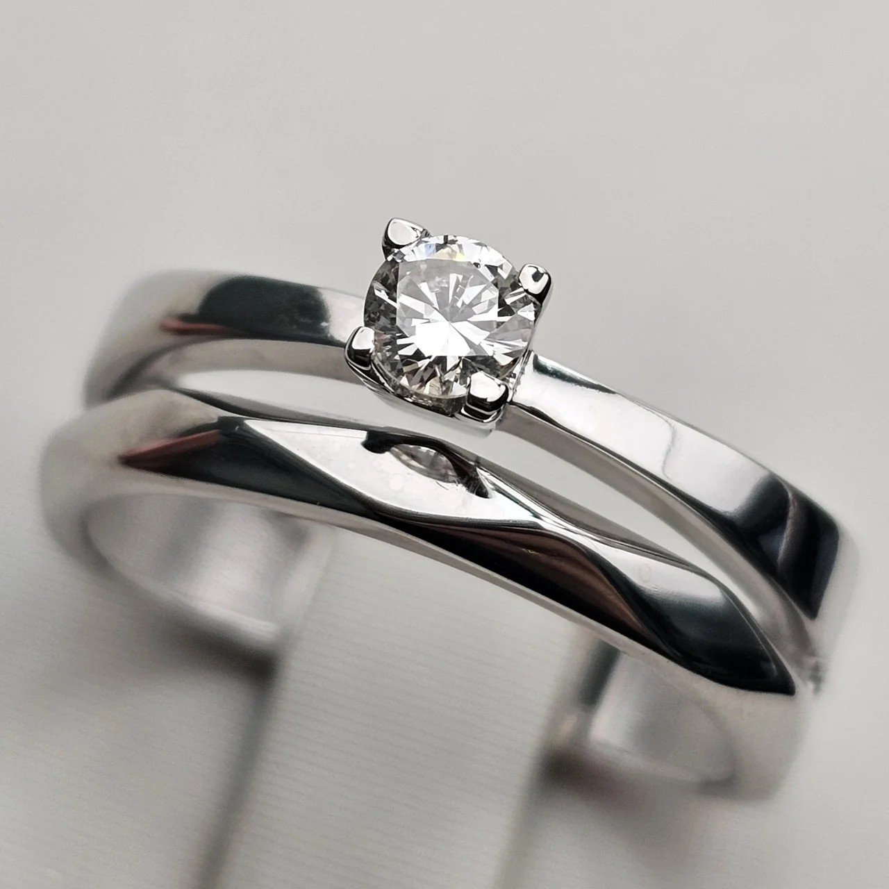 Кольцо Deimantas 111696251 17р 3,3гр 0,20ct. купить,NaN