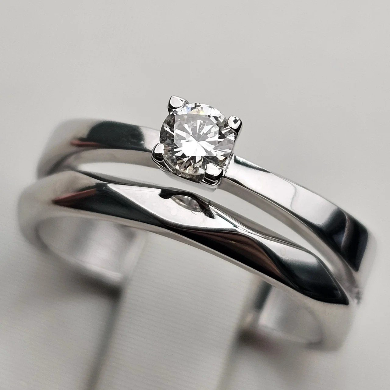Кольцо Deimantas 111696251 17р 3,3гр 0,20ct. купить,NaN