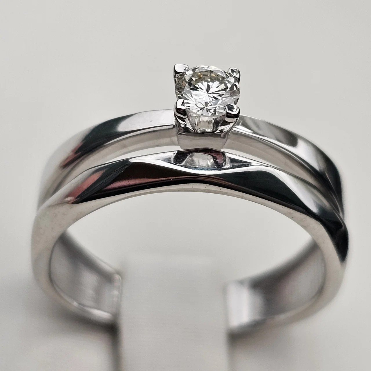 Кольцо Deimantas 111696251 17р 3,3гр 0,20ct. купить,NaN
