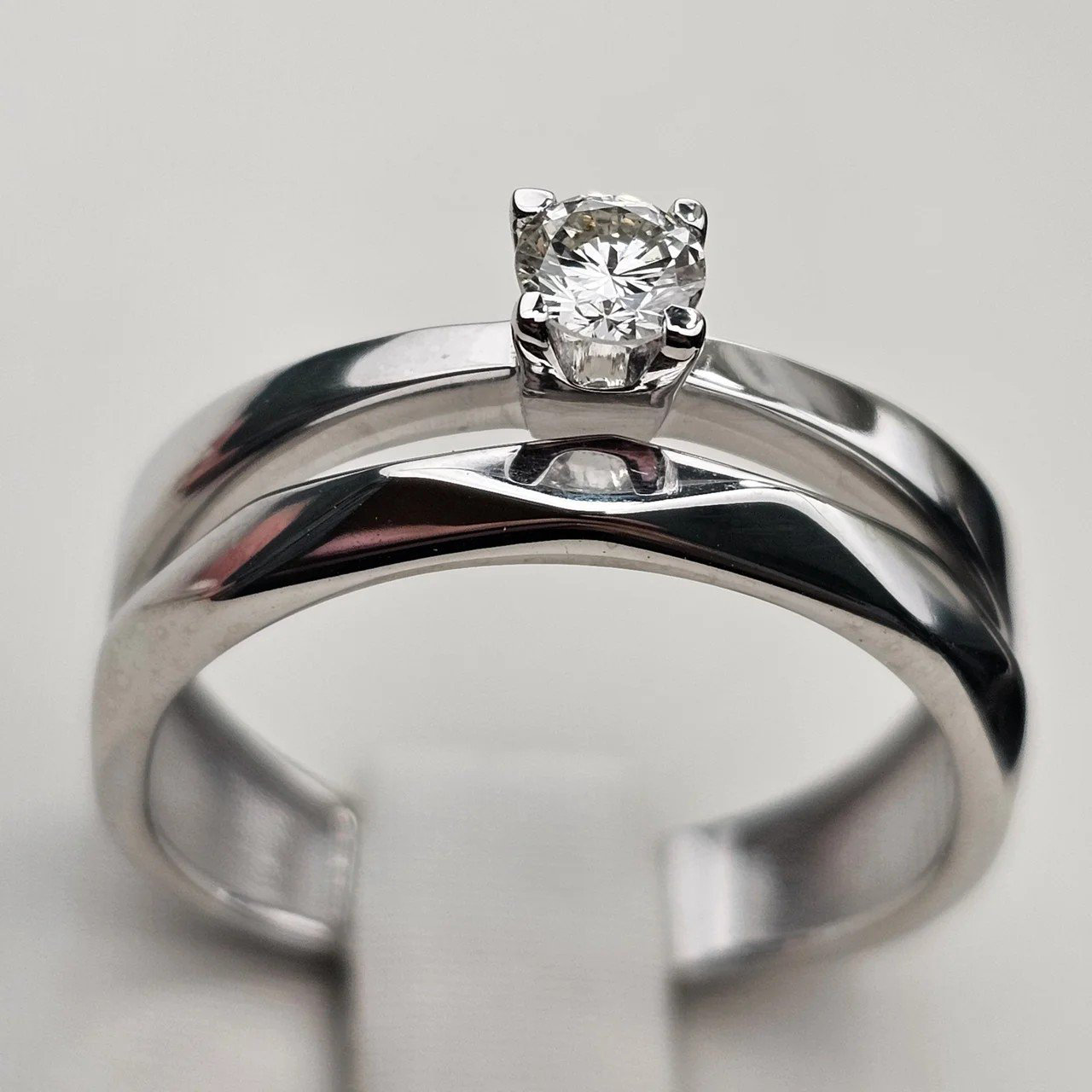 Кольцо Deimantas 111696251 17р 3,3гр 0,20ct. купить,NaN