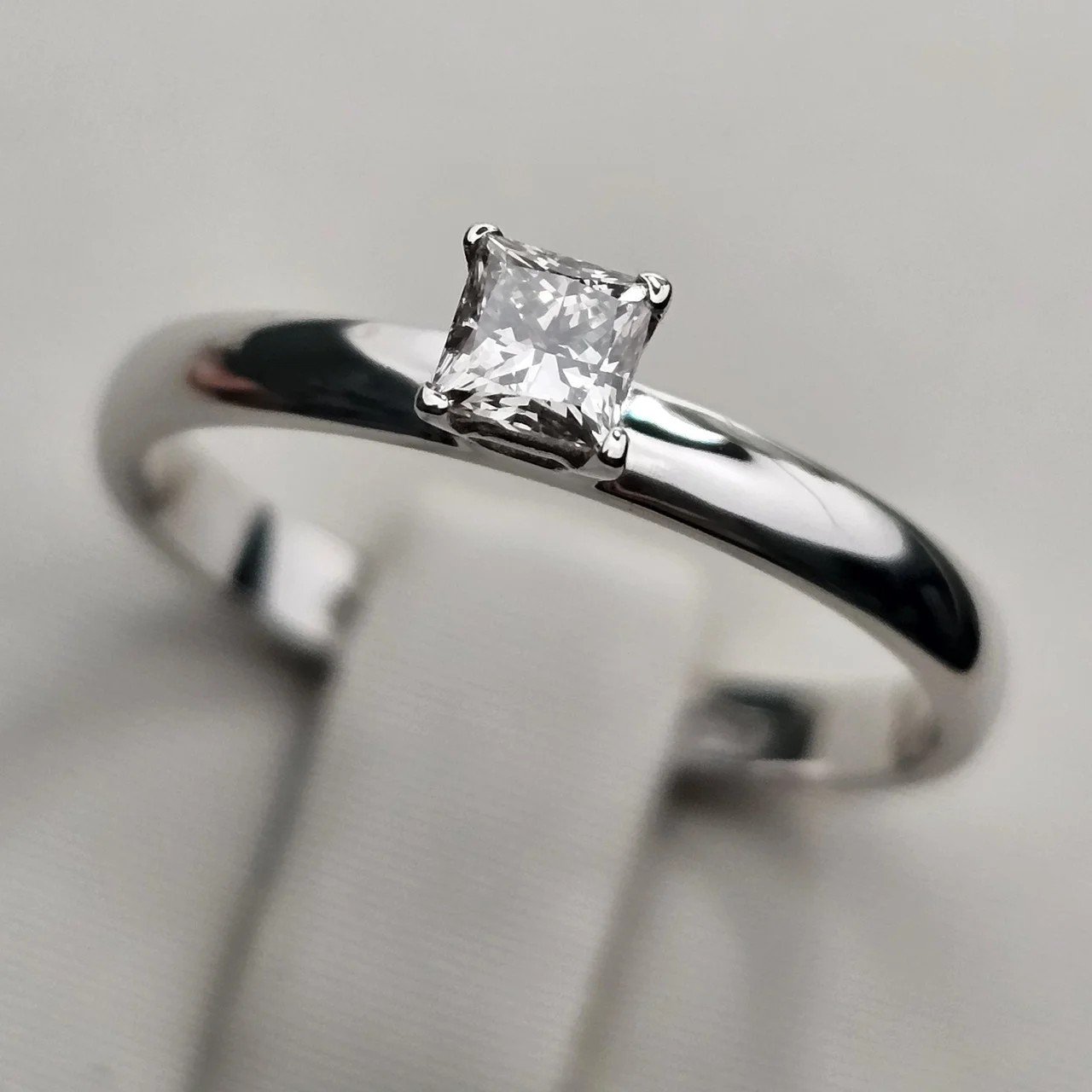 Кольцо Deimantas 111696083 16,5р 1,8гр 0,24ct. купить,NaN