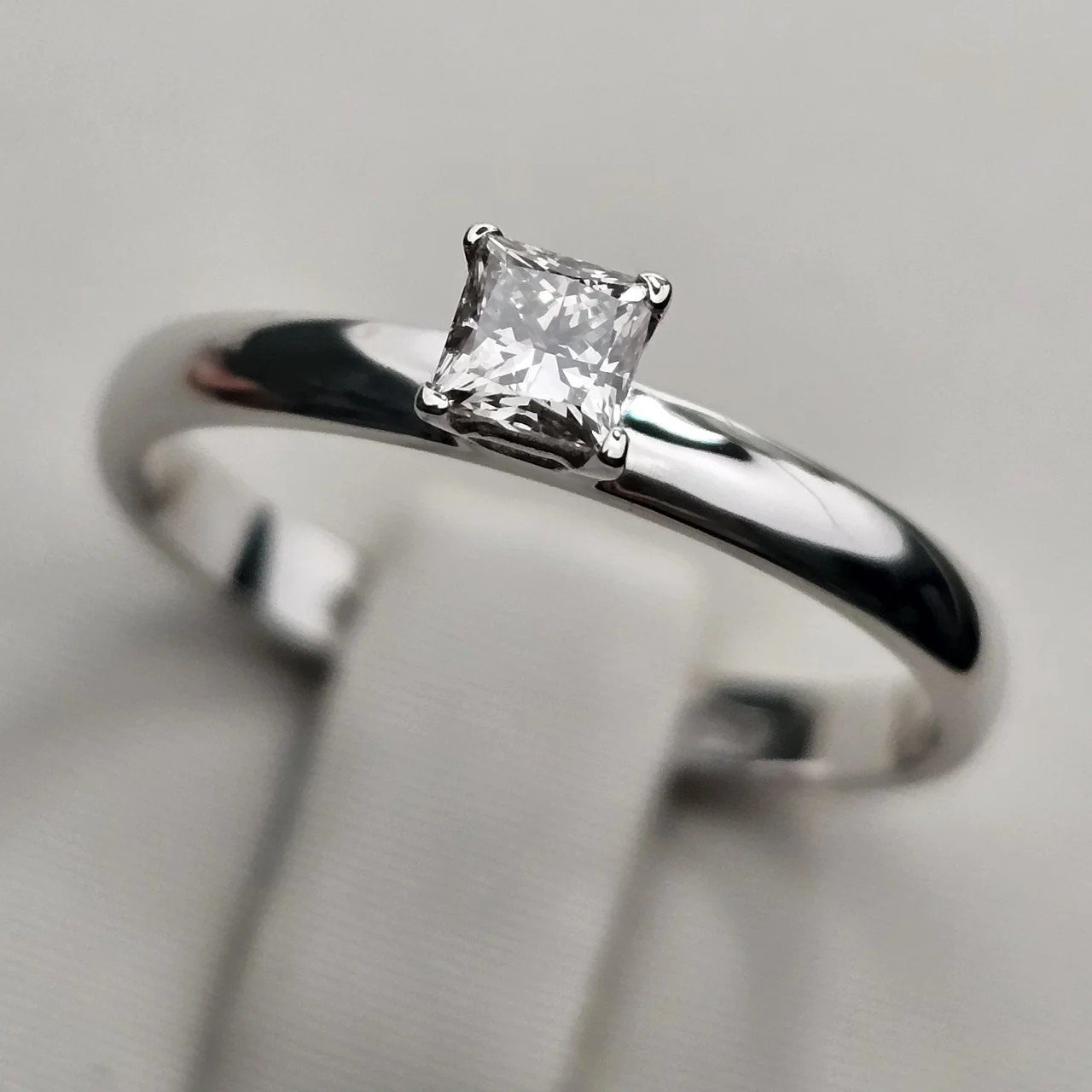 Кольцо Deimantas 111696083 16,5р 1,8гр 0,24ct. купить,NaN