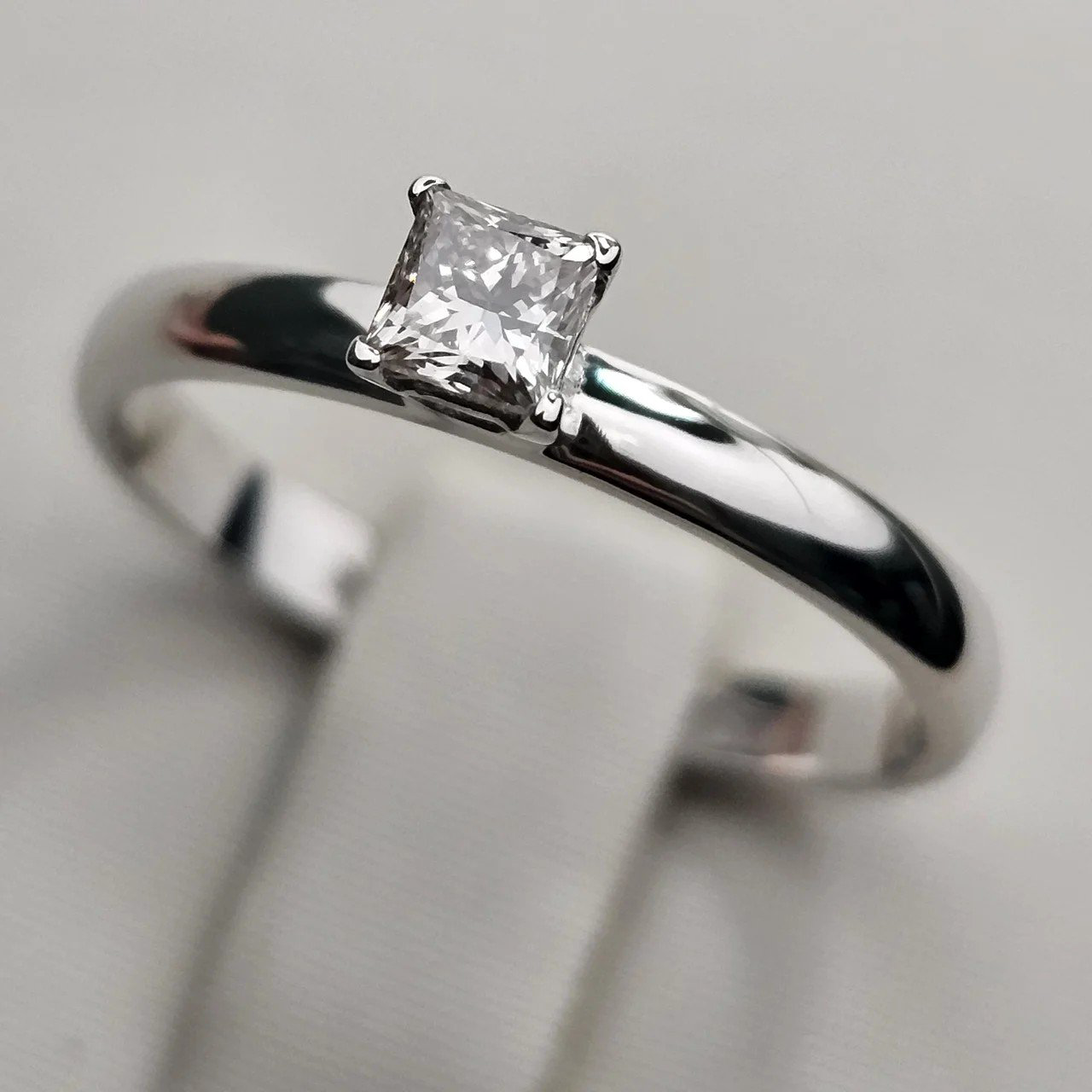 Кольцо Deimantas 111696083 16,5р 1,8гр 0,24ct. купить,NaN