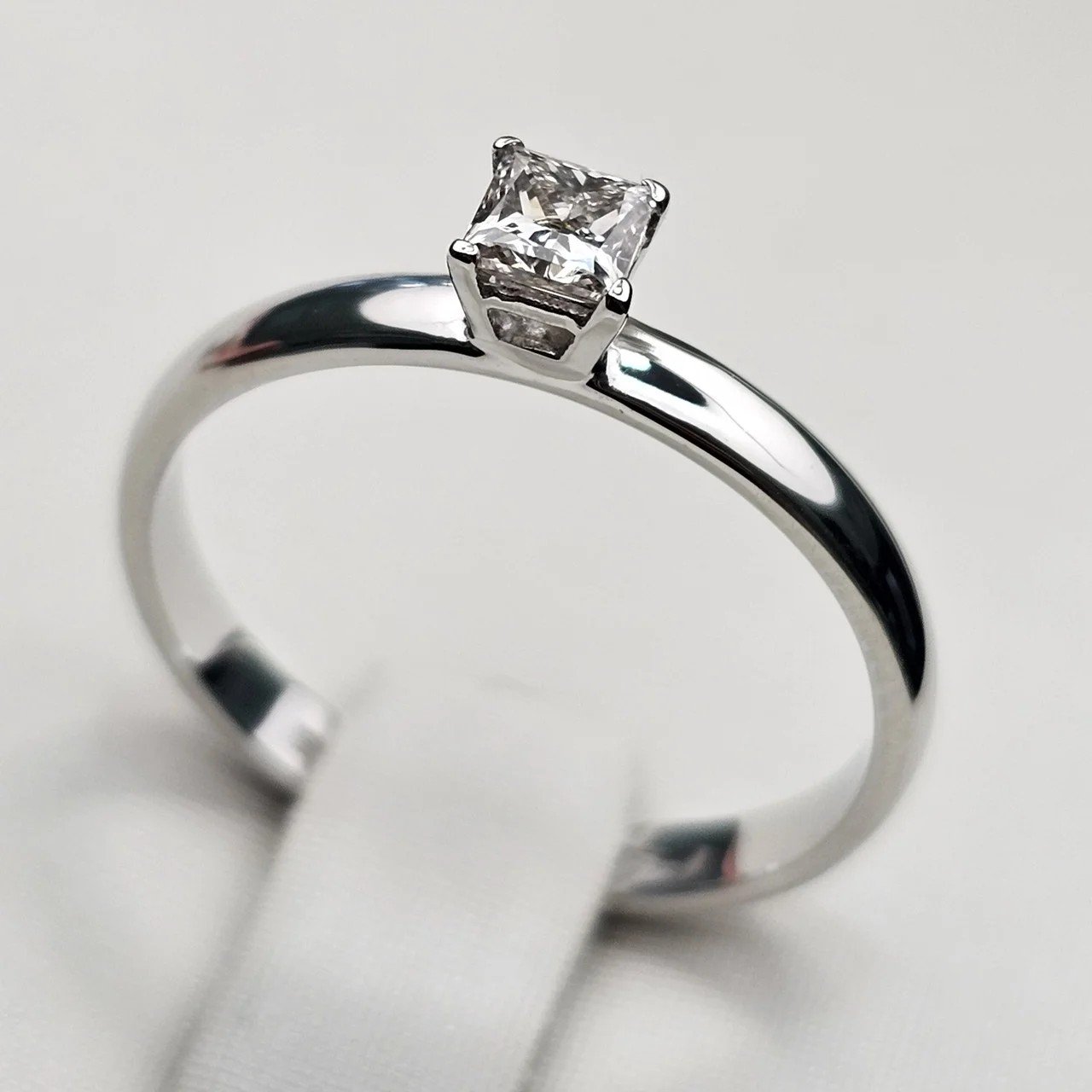Кольцо Deimantas 111696083 16,5р 1,8гр 0,24ct. купить,NaN