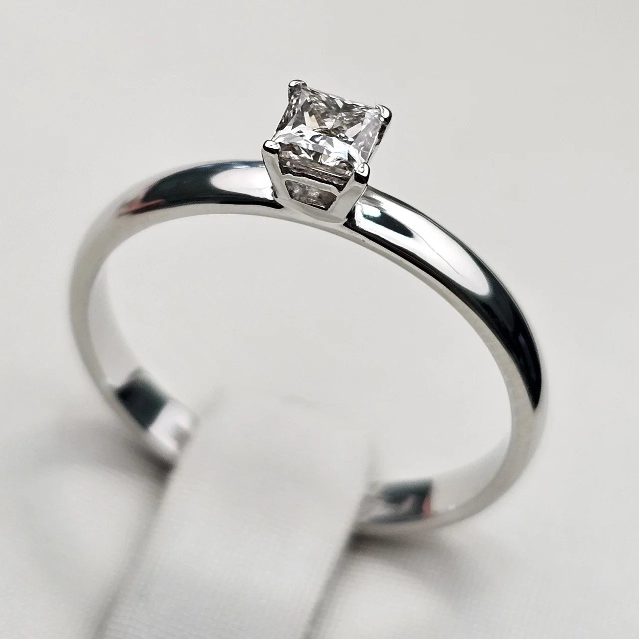 Кольцо Deimantas 111696083 16,5р 1,8гр 0,24ct. купить,NaN