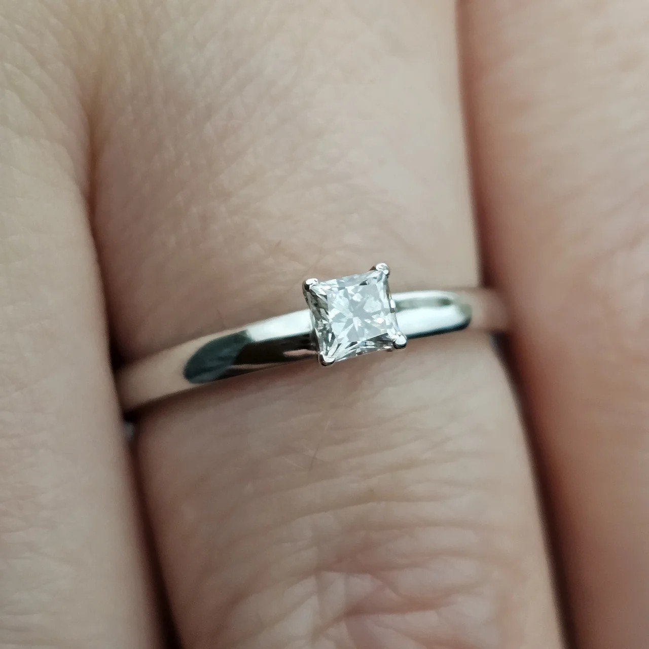 Кольцо Deimantas 111696083 16,5р 1,8гр 0,24ct. купить,NaN