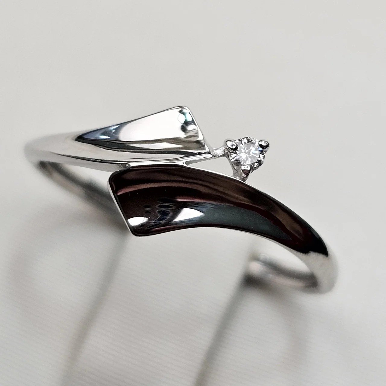 Кольцо Deimantas 111416199 17р 1,02гр 0,054ct. купить,NaN