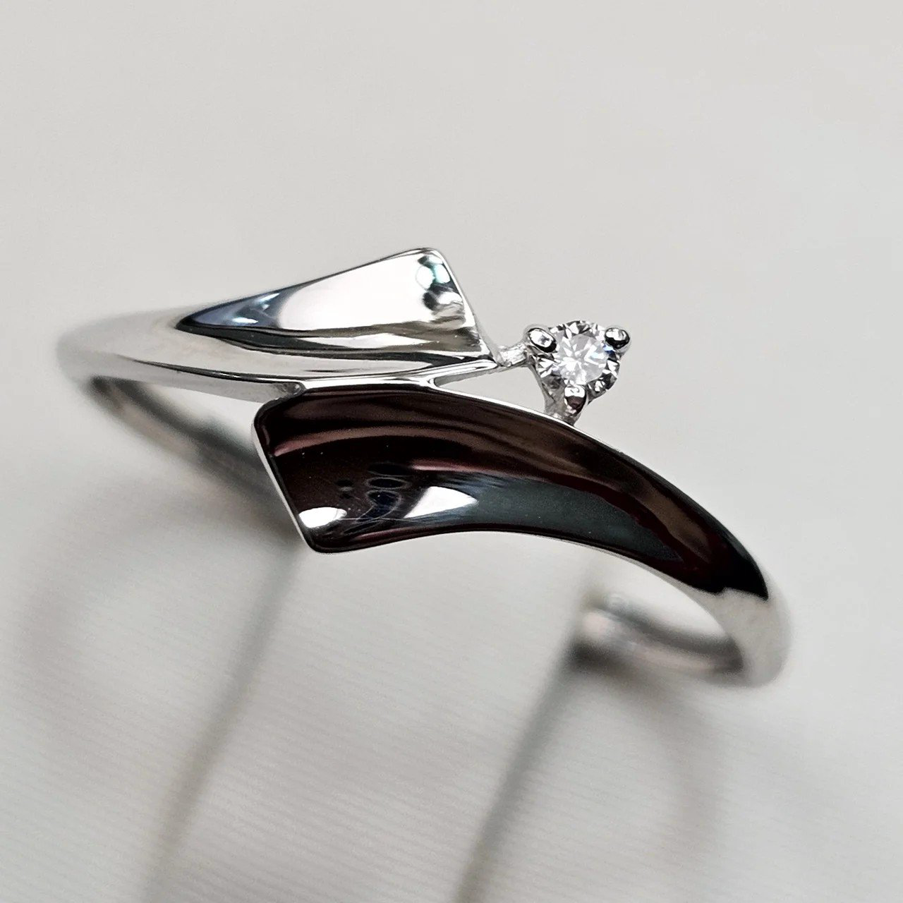 Кольцо Deimantas 111416199 17р 1,02гр 0,054ct. купить,NaN