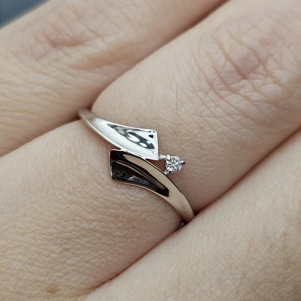 Кольцо Deimantas 111416199 17р 1,02гр 0,054ct. купить,NaN