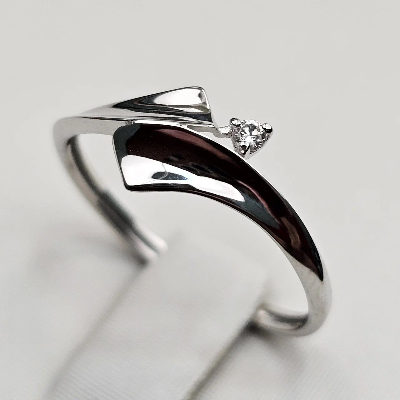 Кольцо Deimantas 111416199 17р 1,02гр 0,054ct. купить,NaN