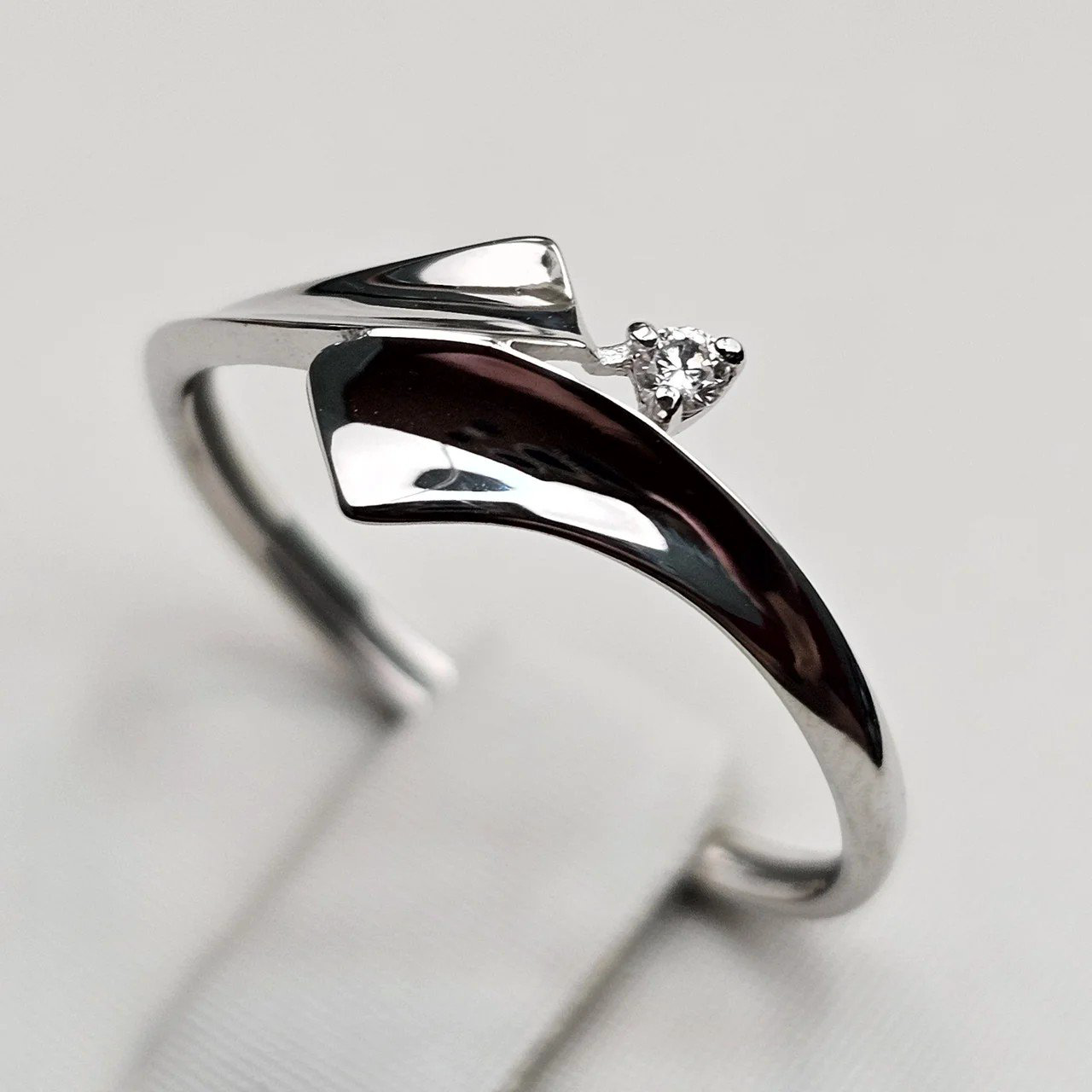 Кольцо Deimantas 111416199 17р 1,02гр 0,054ct. купить,NaN