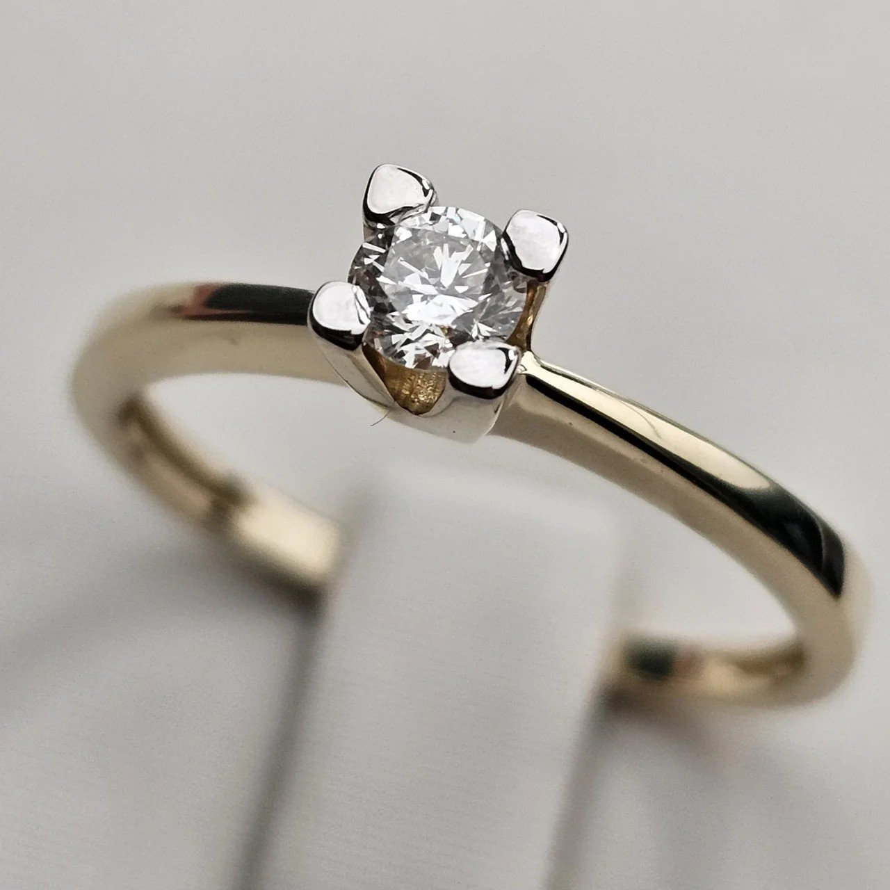 Кольцо Deimantas 111696107 17р 2,12гр 0,20ct. купить,NaN