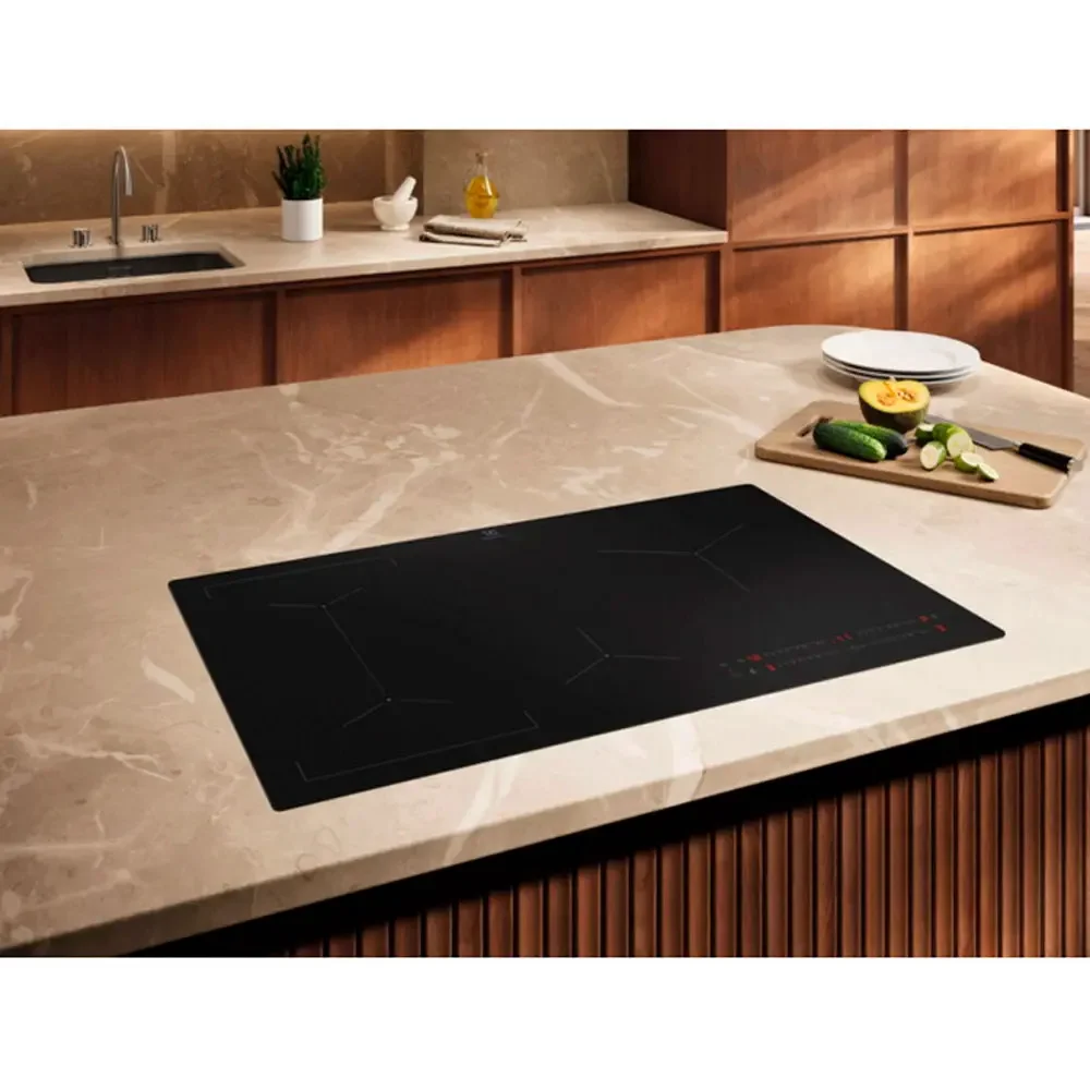Варочная поверхность Electrolux EIV 83443 CT черная