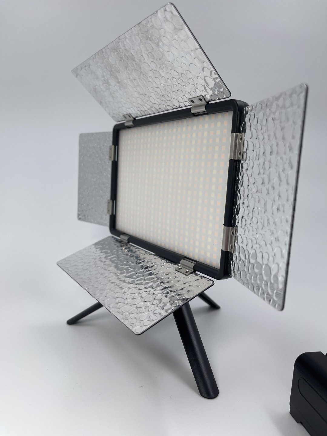 Постоянный свет 520 LED PRO Digitek купить,0
