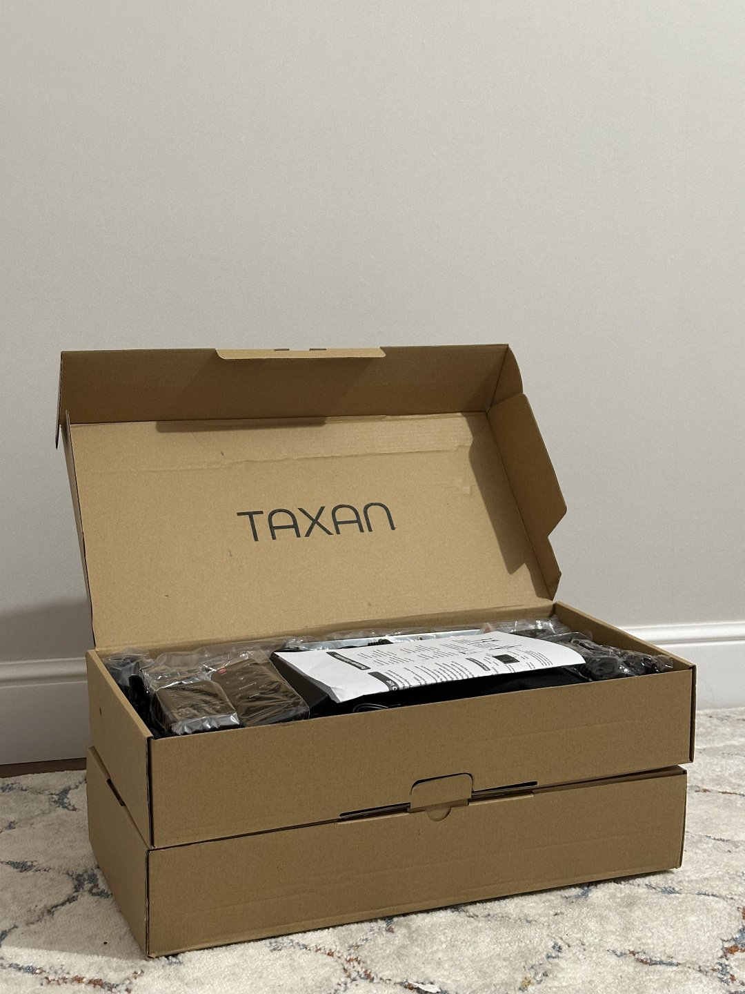 Постоянный свет TAXAN U600++ RGB купить,NaN