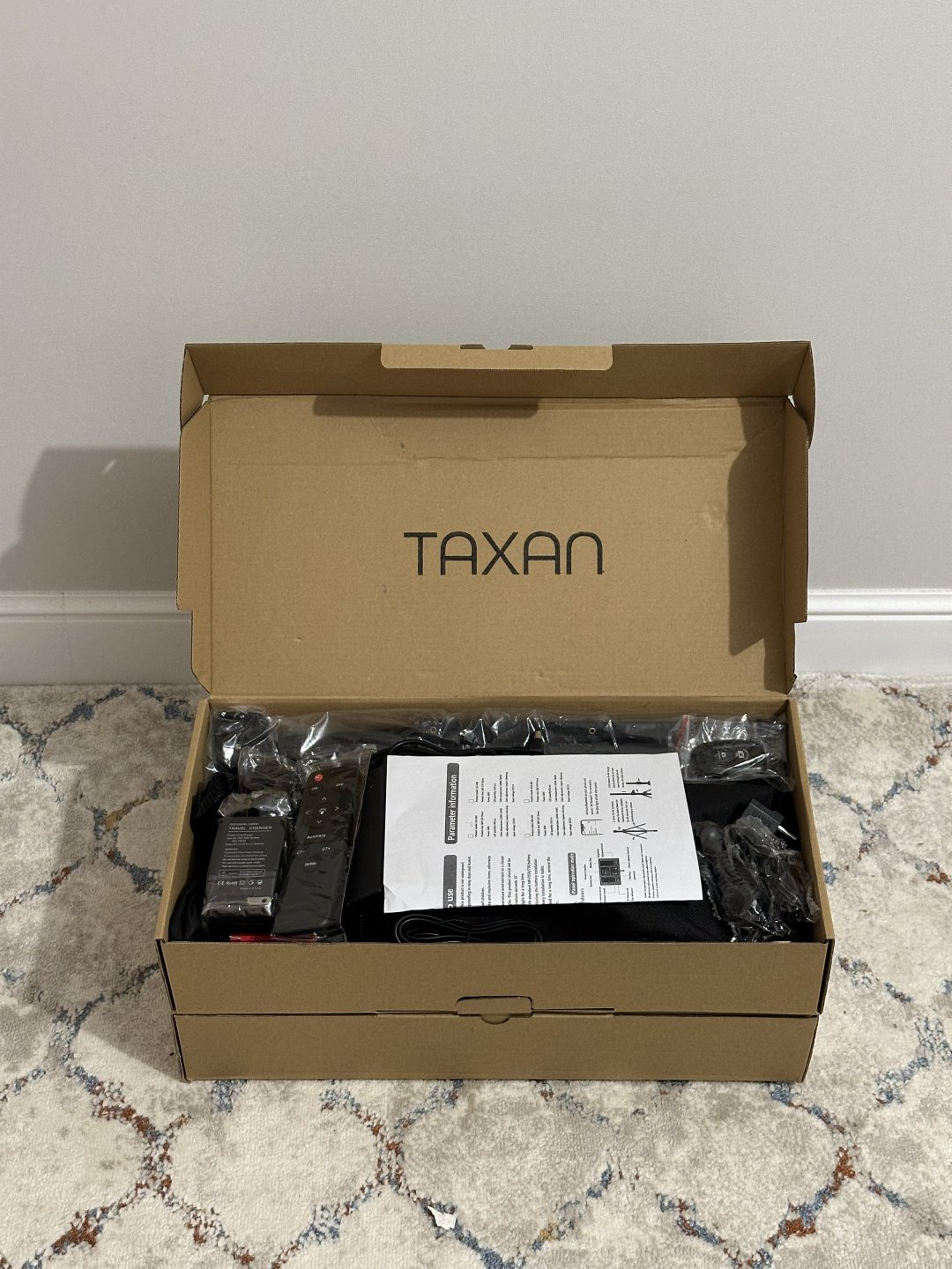 Постоянный свет TAXAN U600++ RGB купить,NaN