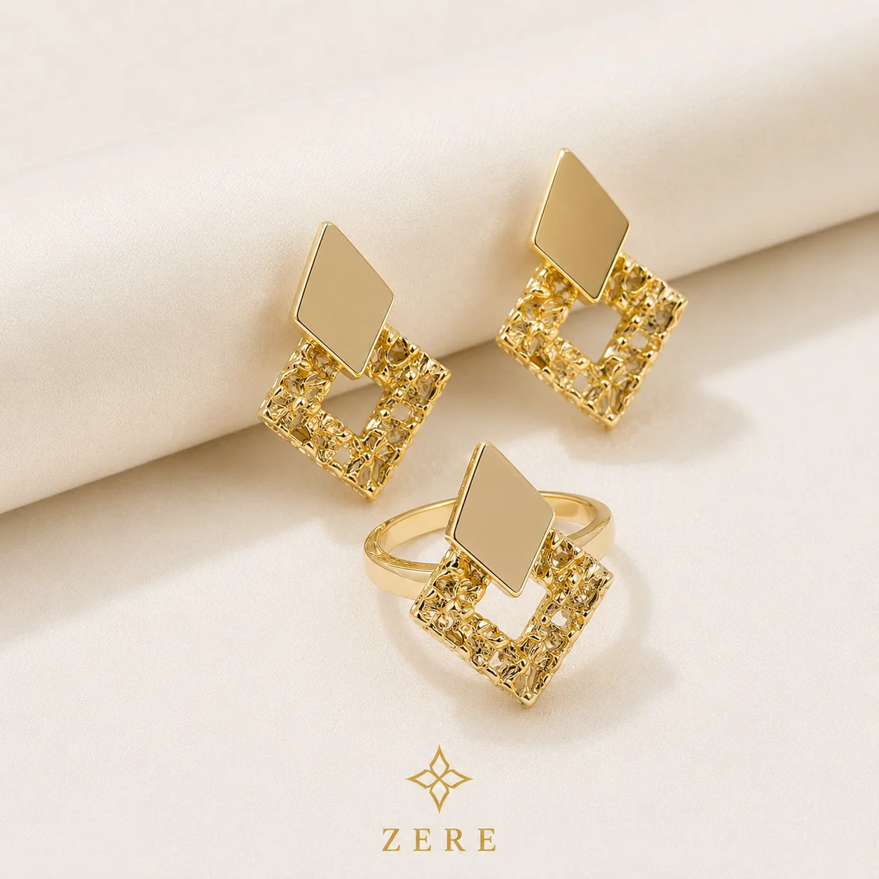 Золотой комплект ZERE 585 пробы, серьги и кольцо Геометрия 6.86 гр 18.5 р купить,544300